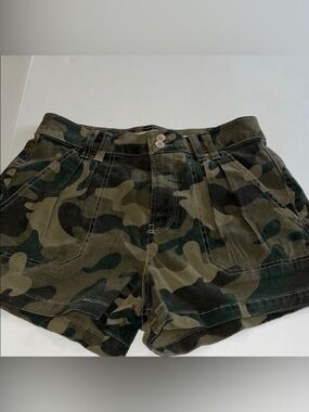 Hollister camo shorts